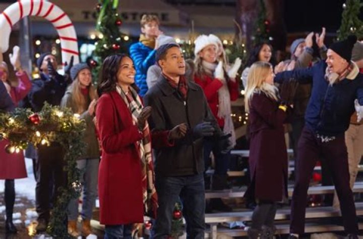 9 Hallmark Christmas Movies Filmed In Small Towns