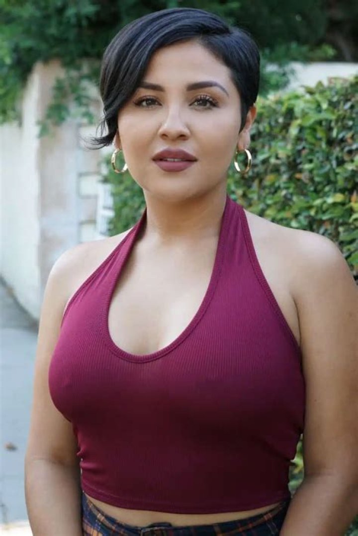 Annie Gonzalez Age, Wikipedia, Height, Husband, Boyfriend, Family, Biography, Net Worth