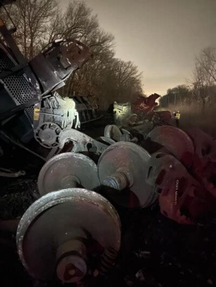 CSX train derails in Michigan