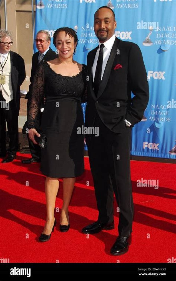 Is Jesse L. Martin Married? Does Jesse L. Martin have a wife or is he Gay? Are Jesse Martin and S Epatha Merkerson related?