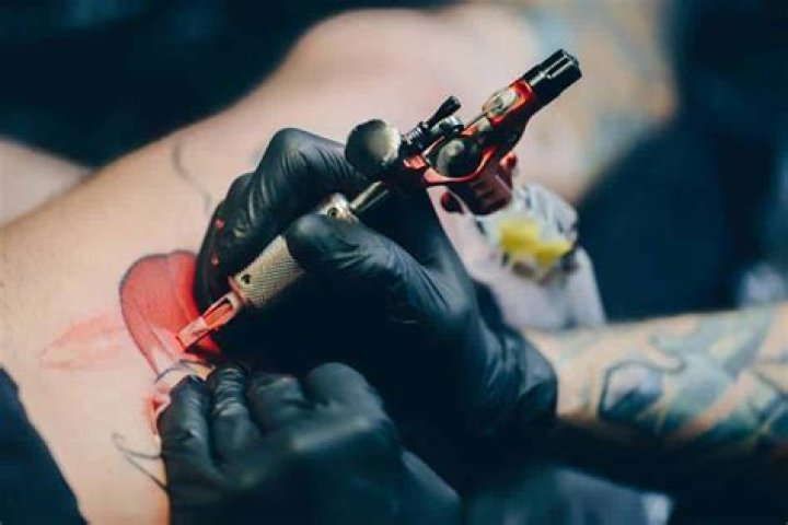The Art of Tattooing a House (or the Mansion Painted by Cocteau, Matisse, Picasso and Chagall)